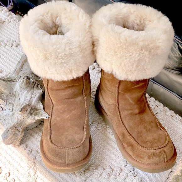 UGG Boots - Picture 2 of 8